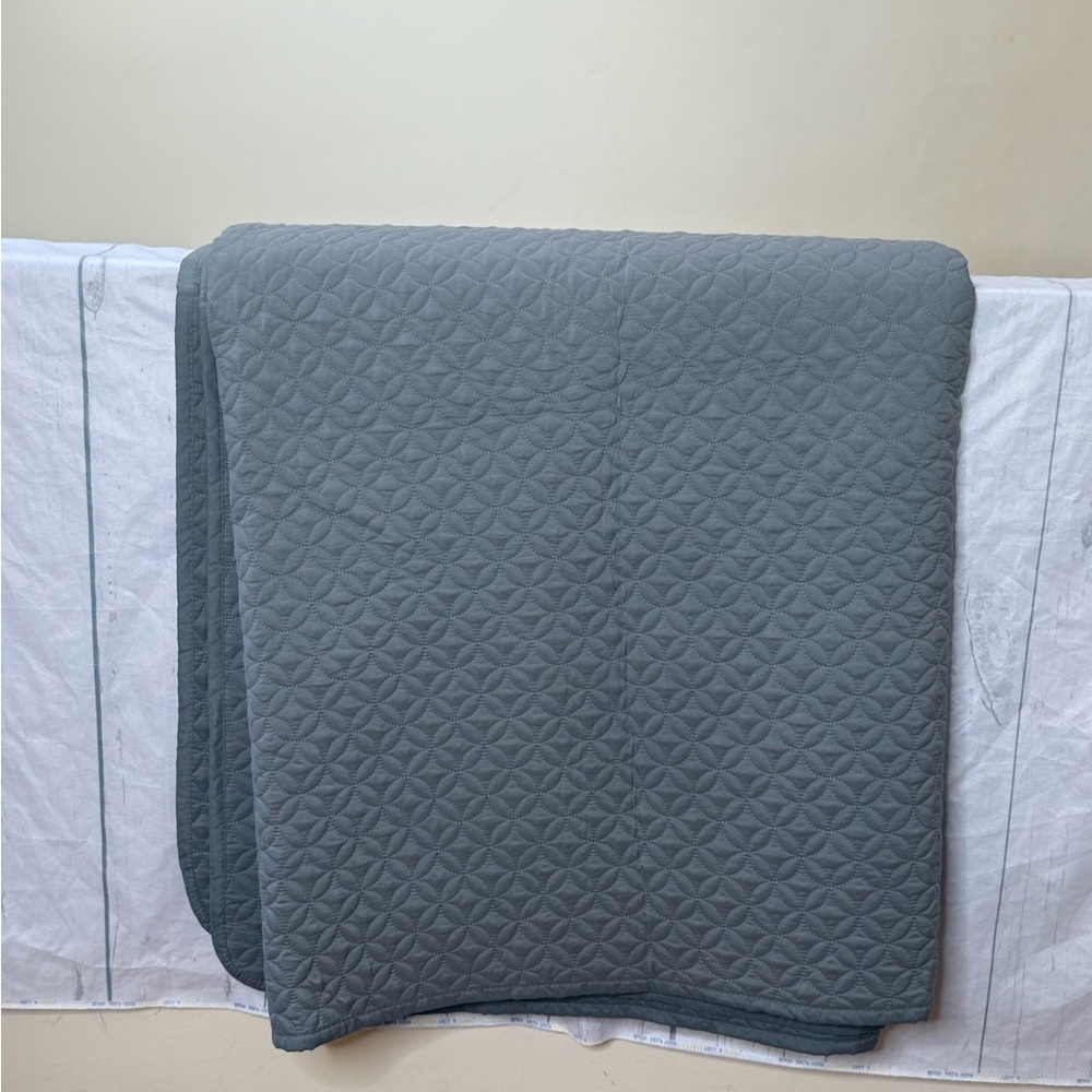 King Size Reversible Bed Ensemble Coverlet in Gray - Picture 5 of 6